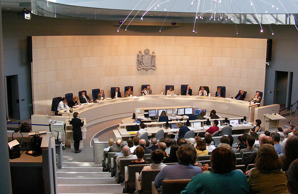 Edmonton - Packed Council Chambers (Dave Cournoyer / CC BY-SA 2.0)