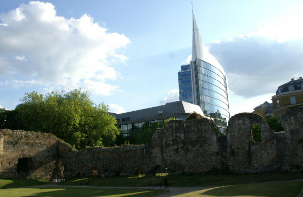 View of The Blade from Reading Abbey (David Merrett/CC BY 2.0)