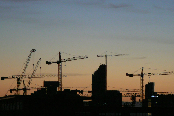 Cranes on Liverpool skyline (credit: peterallen/CC BY-SA 2.0)